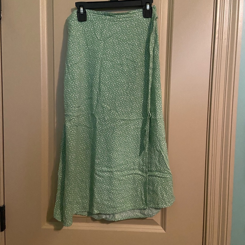 Side-tie skirt